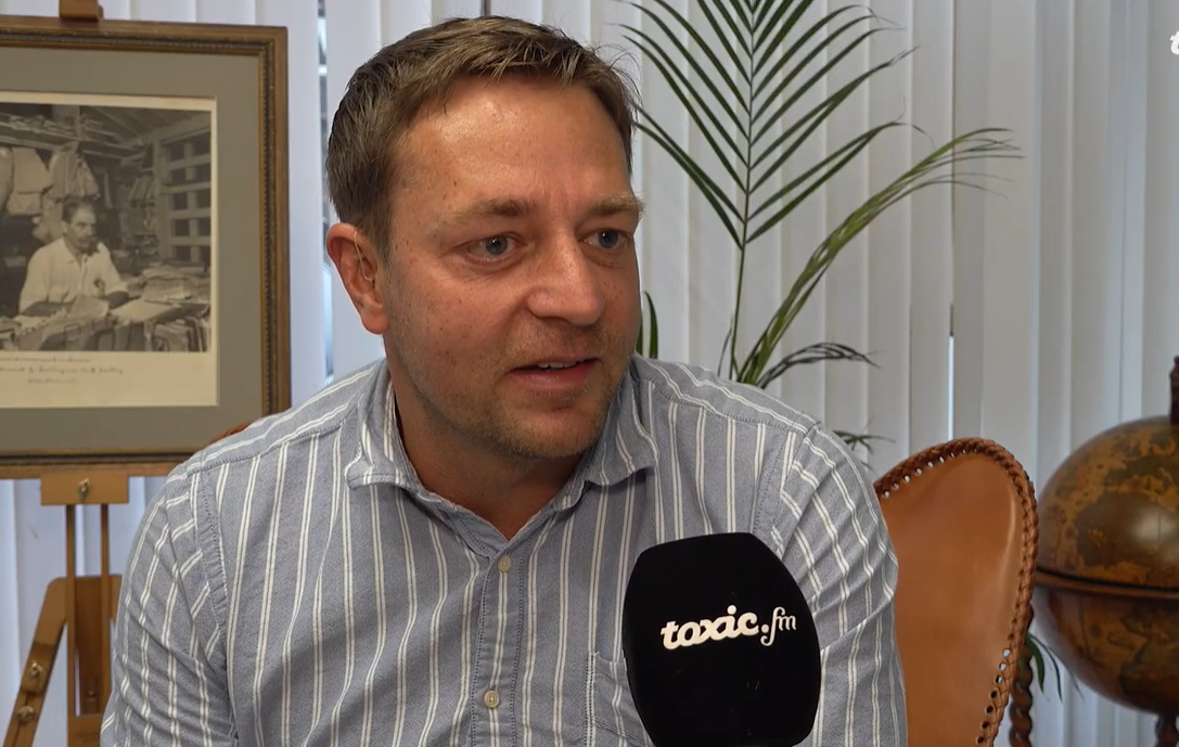 Interview about the passion of collection autographs for toxic.fm