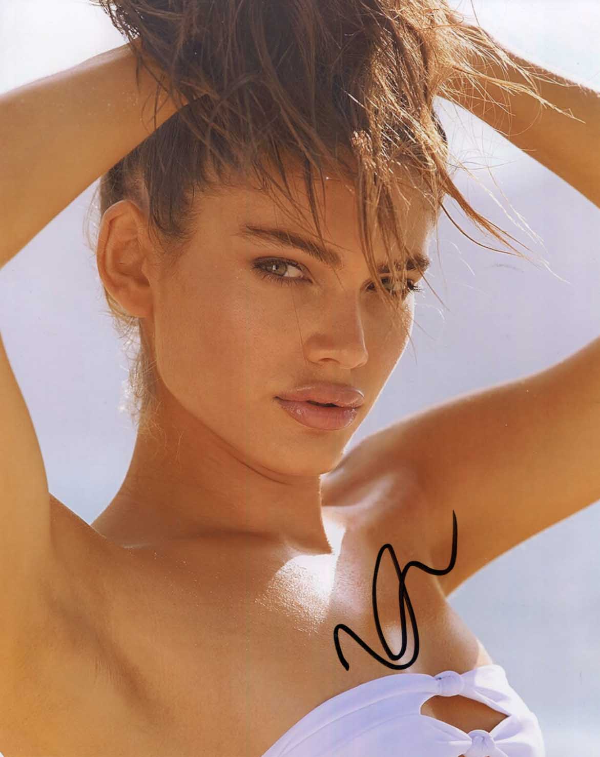Valentina Sampaio Autograph Autogramm | ID 15677375971709