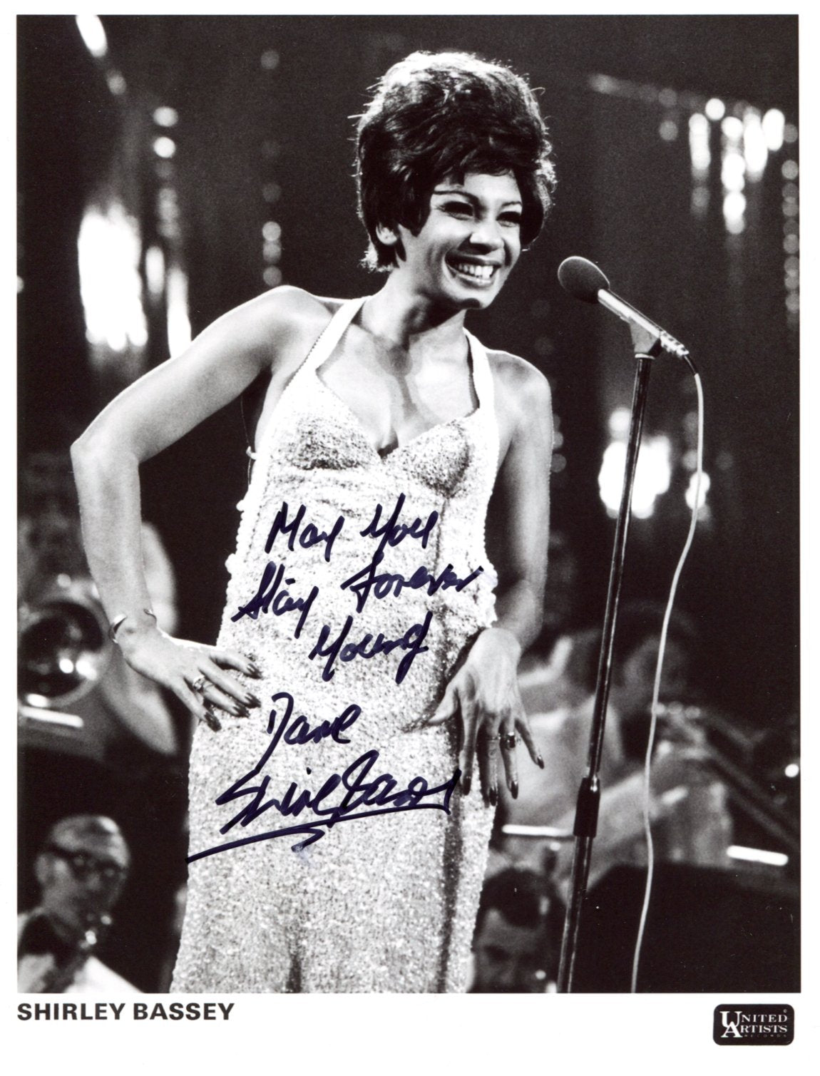 Shirley Bassey autograph, signed photograph