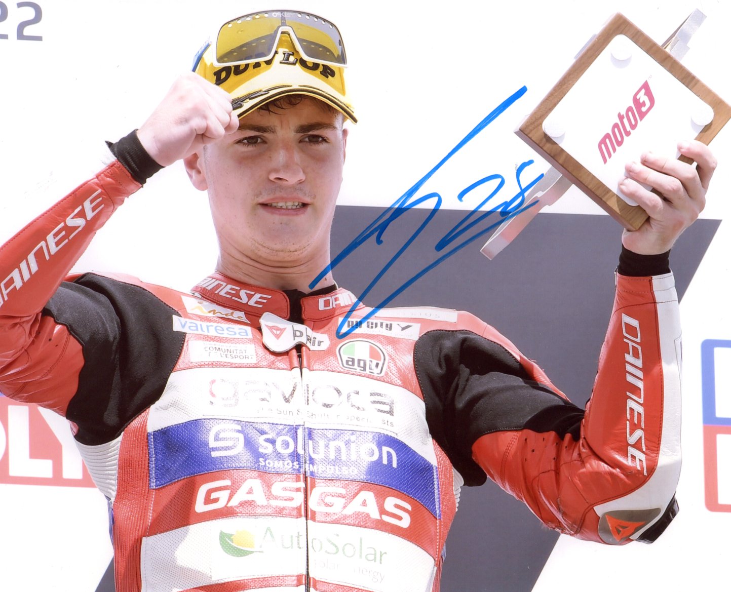 Izan Guevara Autograph