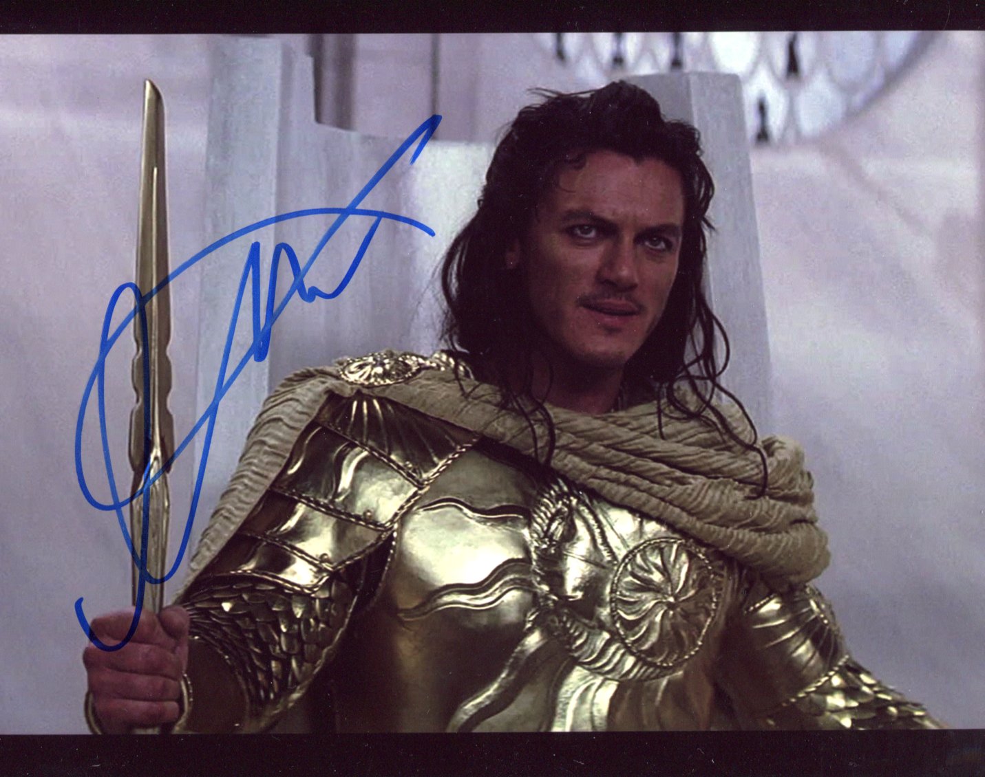 Luke Evans Autograph Autogramm | ID 15930910212477