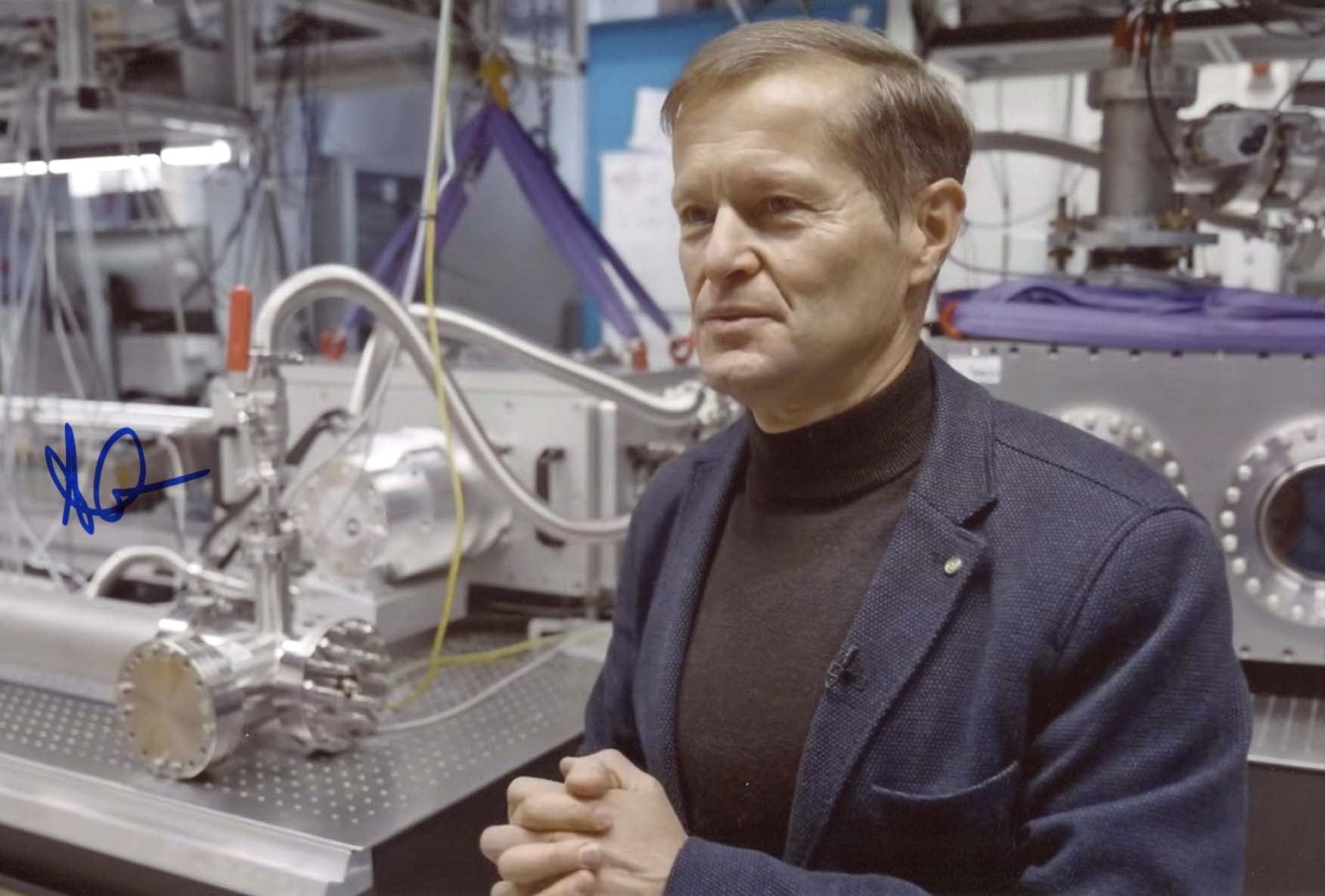 Ferenc Krausz Autograph Autogramm | ID 8131694166165