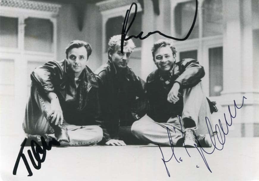 Living in a Box Autograph Autogramm | ID 7960757895317