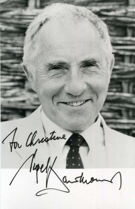 Nigel Hawthorne Autograph Autogramm | ID 14664888582525