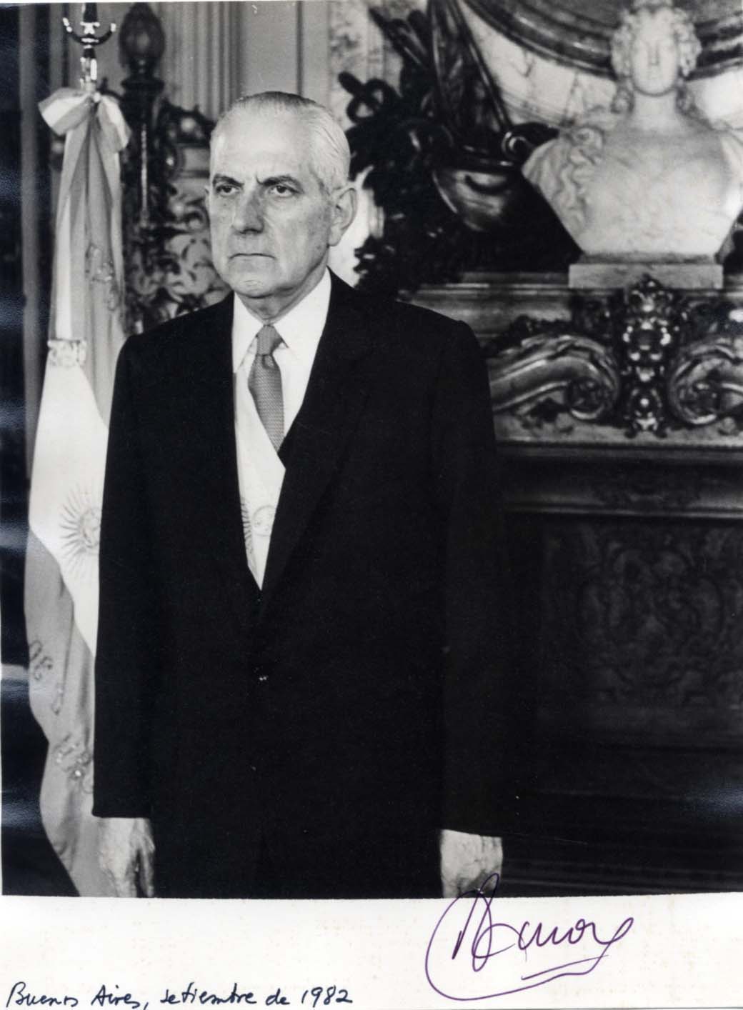 Raúl & Reynaldo Benito Antonio Alfonsín & Bignone Autograph Autogramm | ID 8138913742997