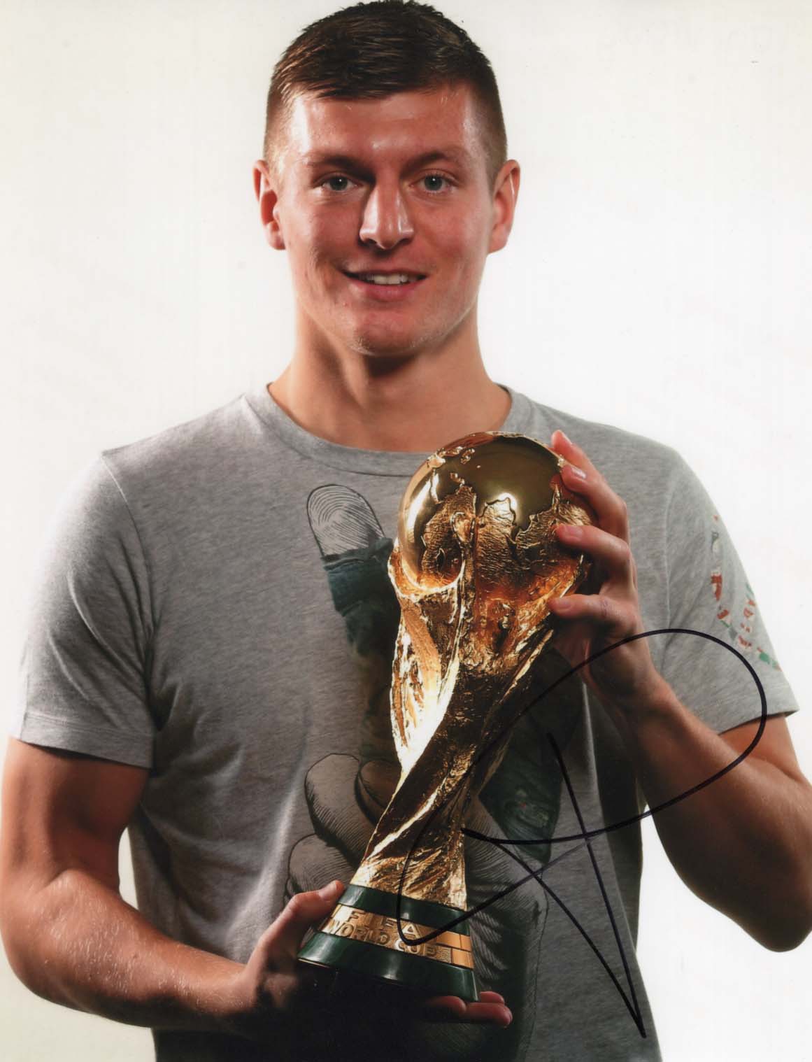 Toni Kroos Autograph | signed photographs