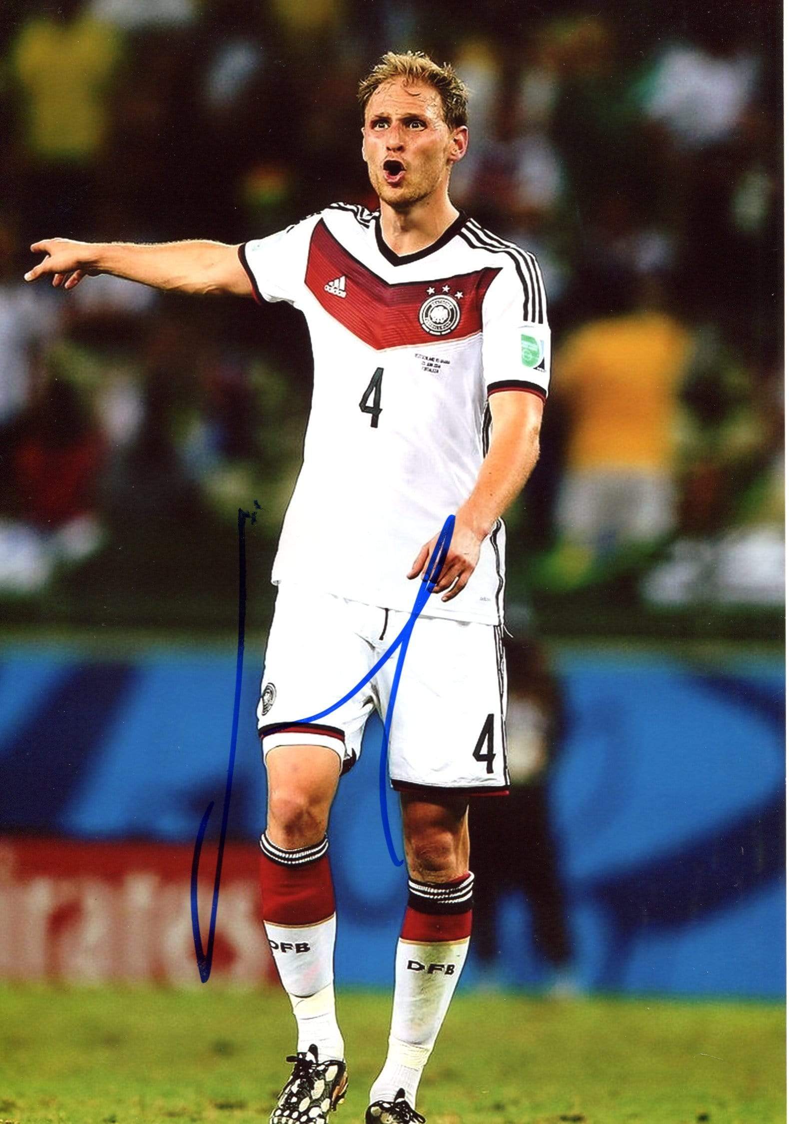 Höwedes, Benedikt autograph