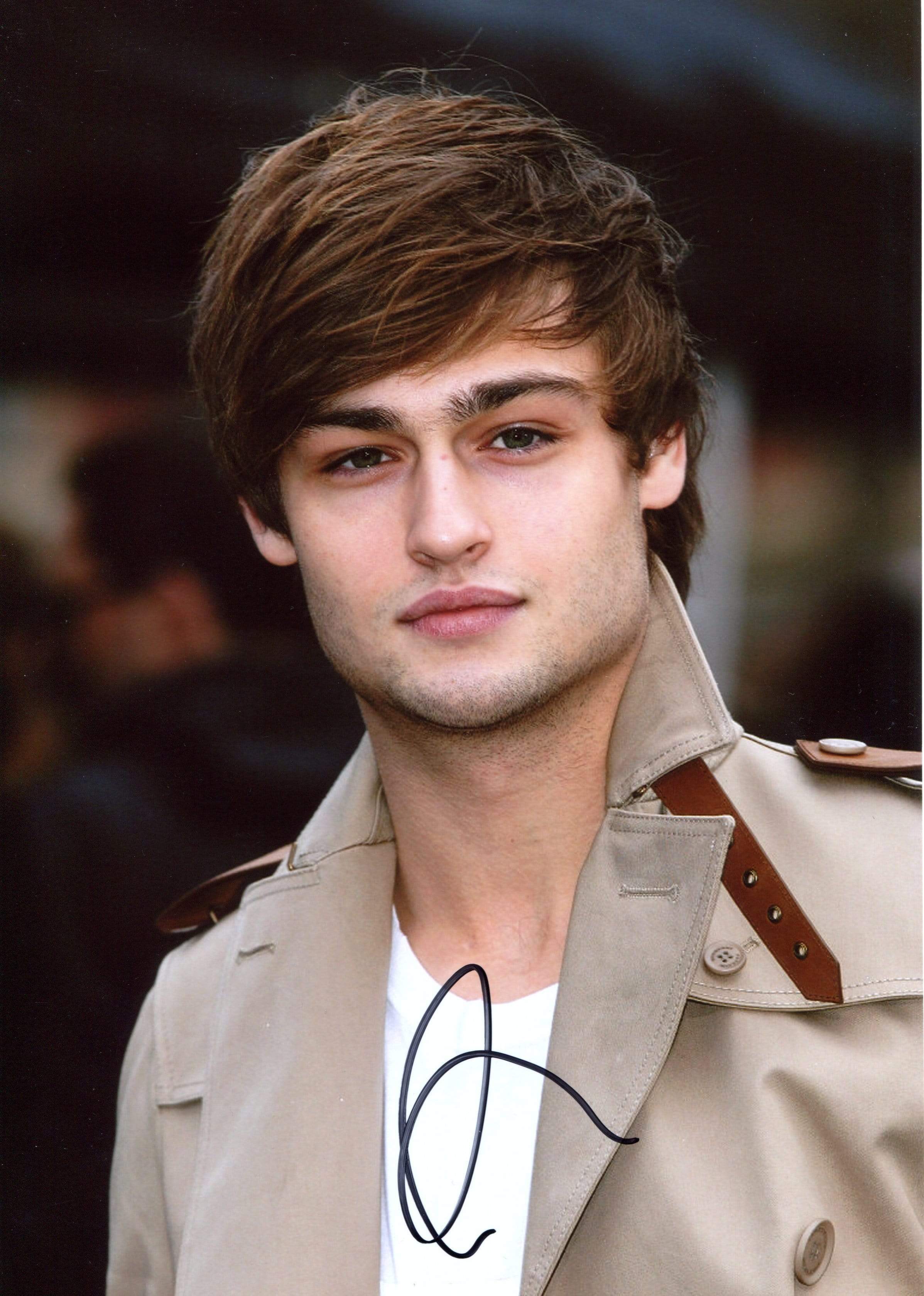 Douglas Booth Douglas Booth Says He Would Love To Play David Bowie douglas-booth-douglas-booth-says-he-would-love-to-play-david-bowie