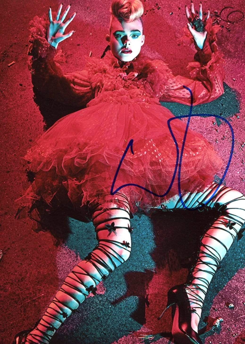 Fanning, Elle autograph