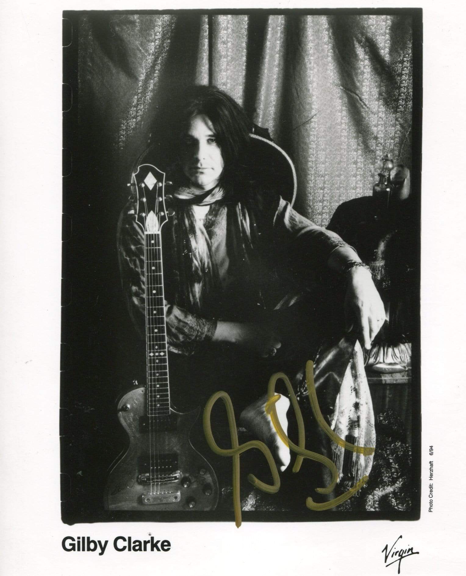 Clarke, Gilby autograph