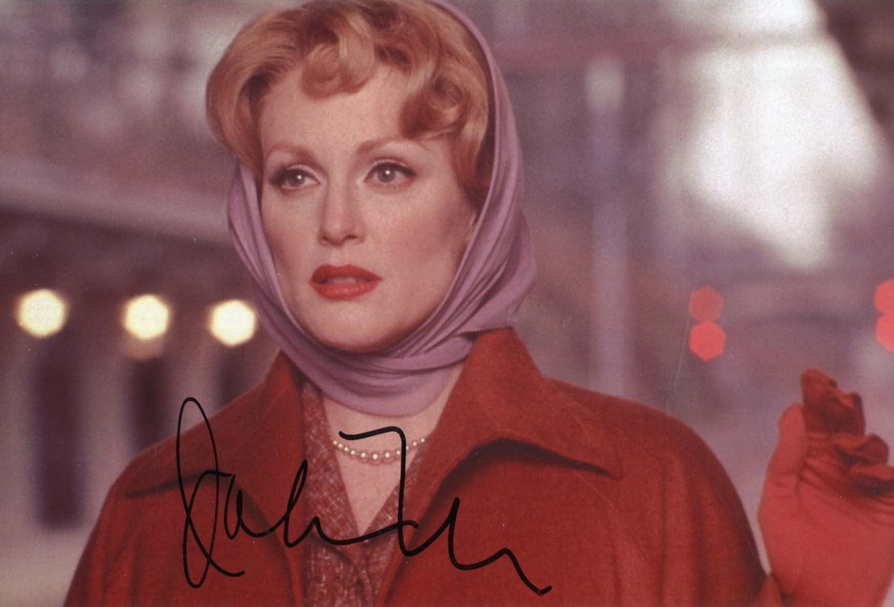 Julianne Moore Autograph