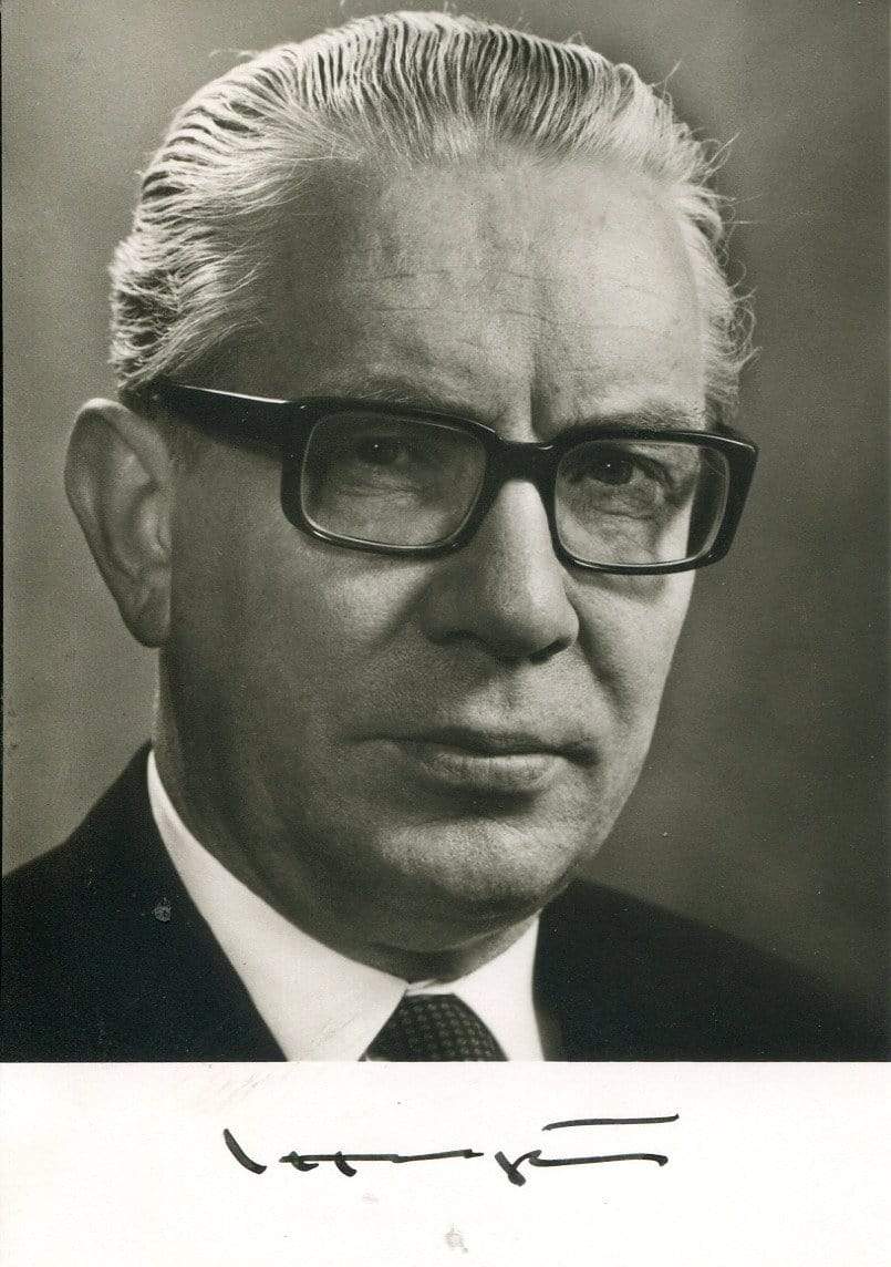 von Hassel, Kai-Uwe autograph