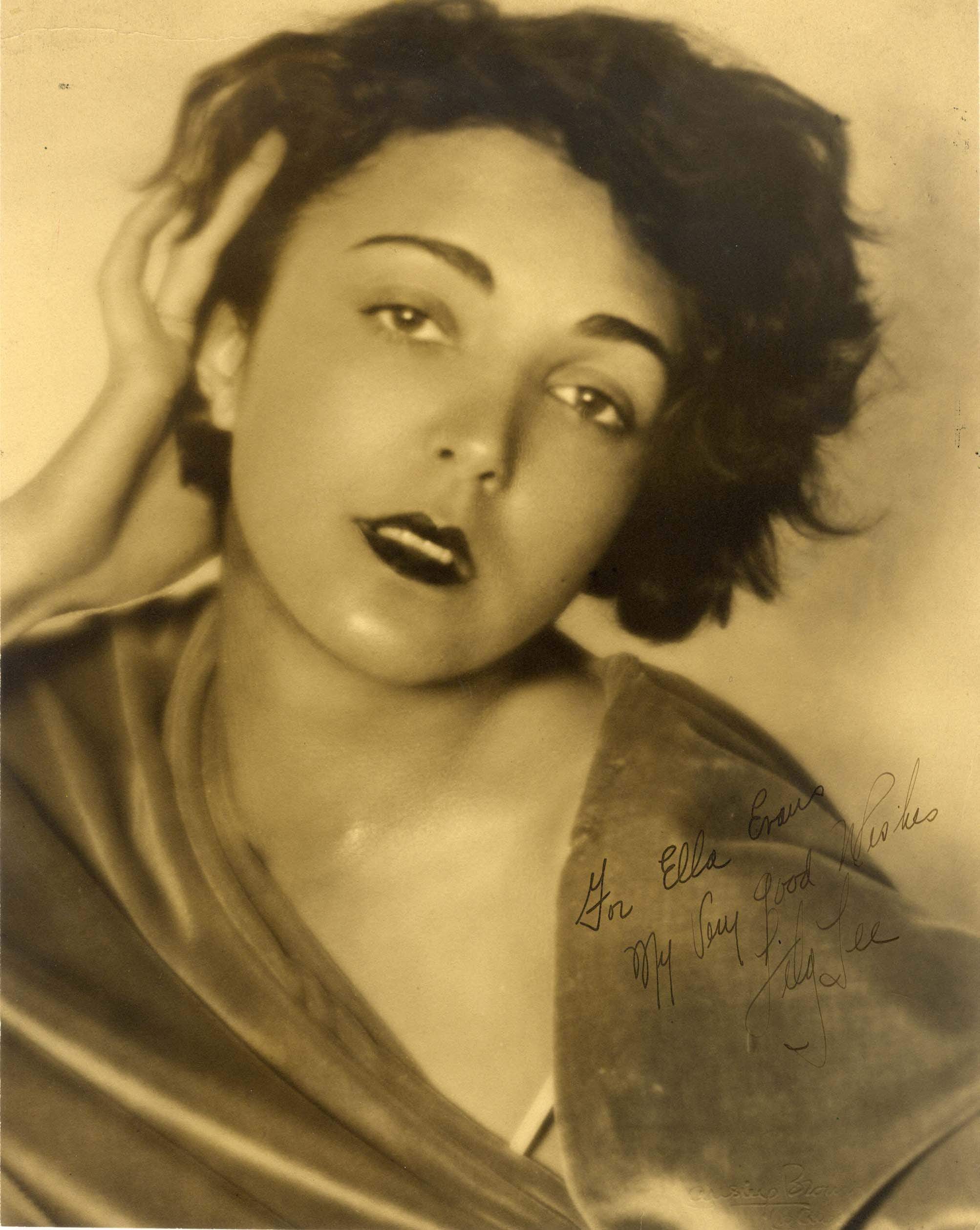 Lee, Lila autograph