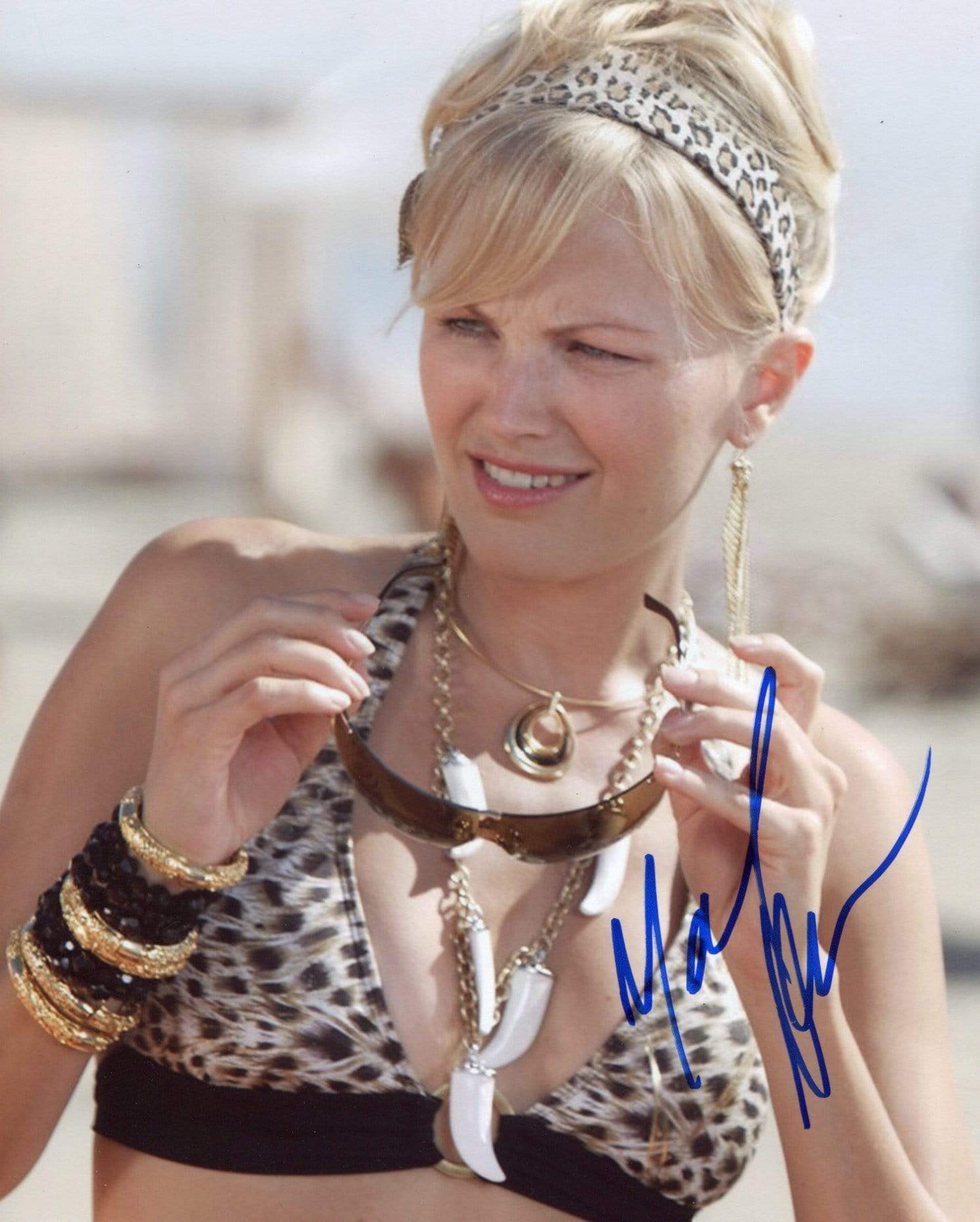 Malin Åkerman autograph | In-Person signed photograph