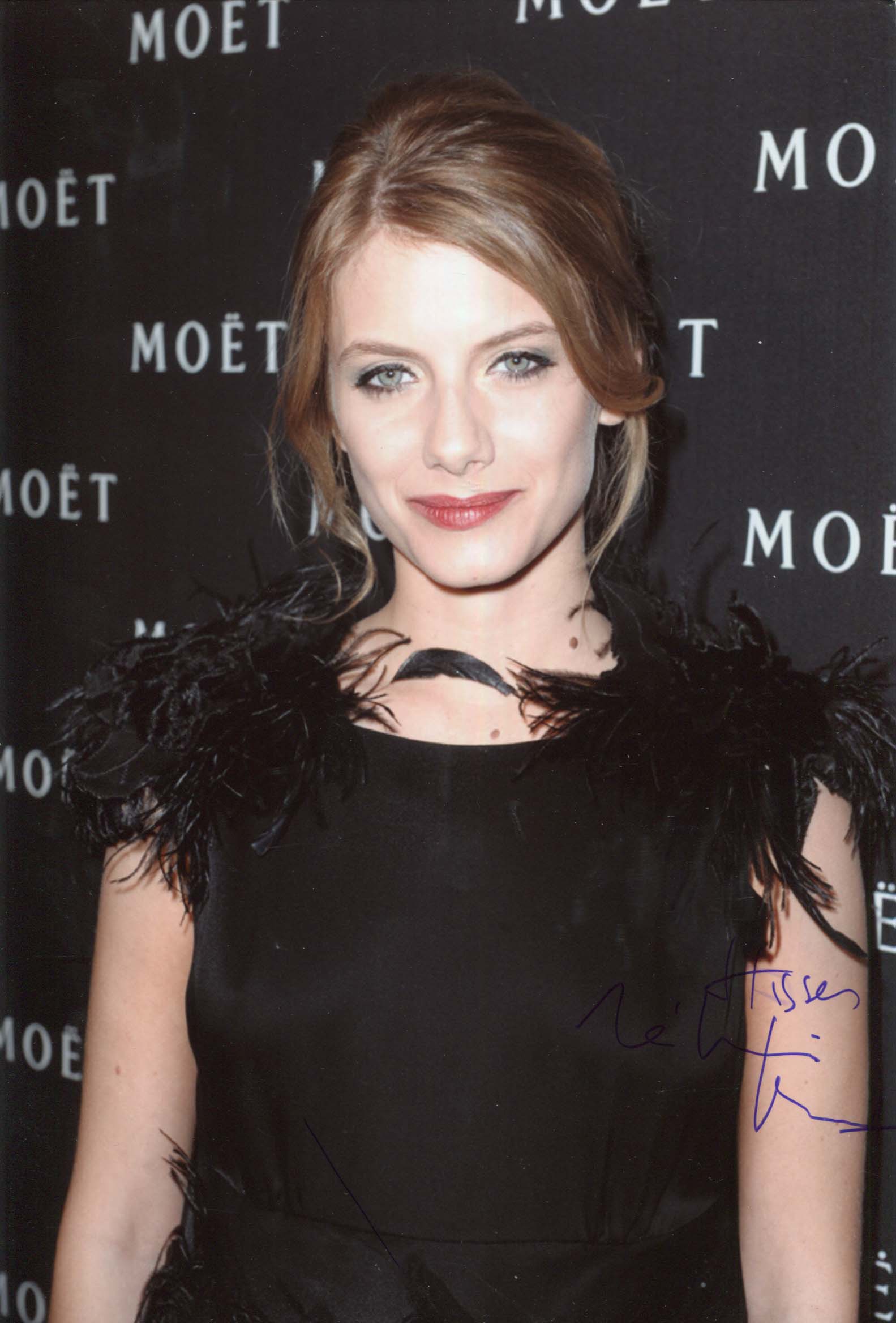 Melanie Laurent Autograph