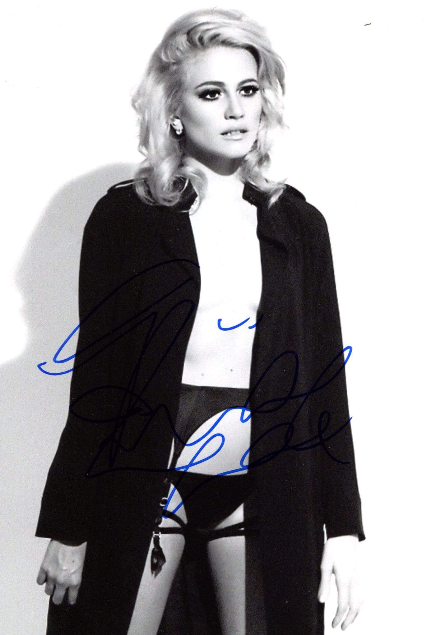 Lott, Pixie autograph