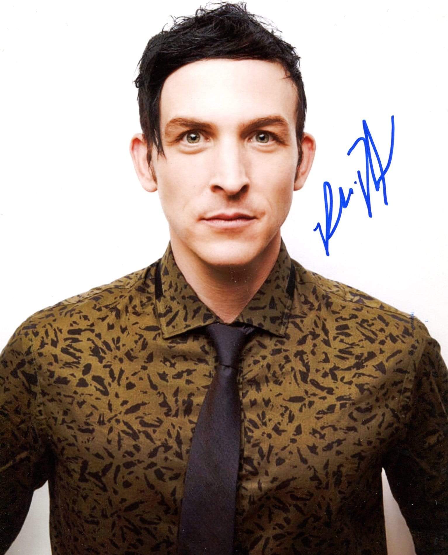http://brandesautographs.com/cdn/shop/products/robin-lord-taylor-autograph-in-person-signed-photograph-27239468138645.jpg?v=1631947877