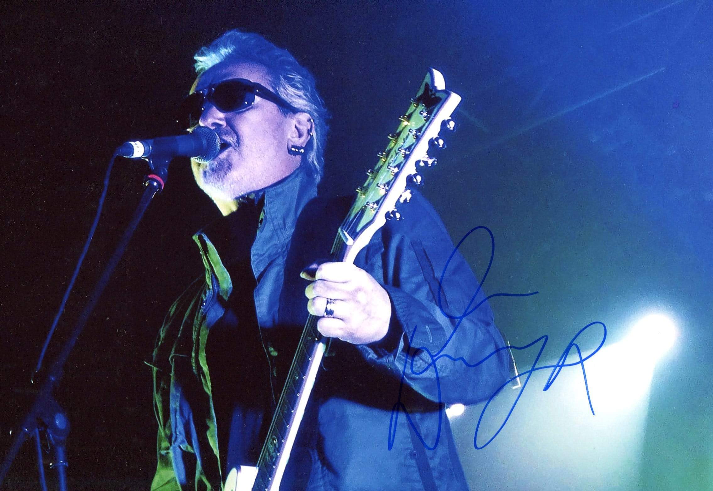 Hussey, Wayne autograph