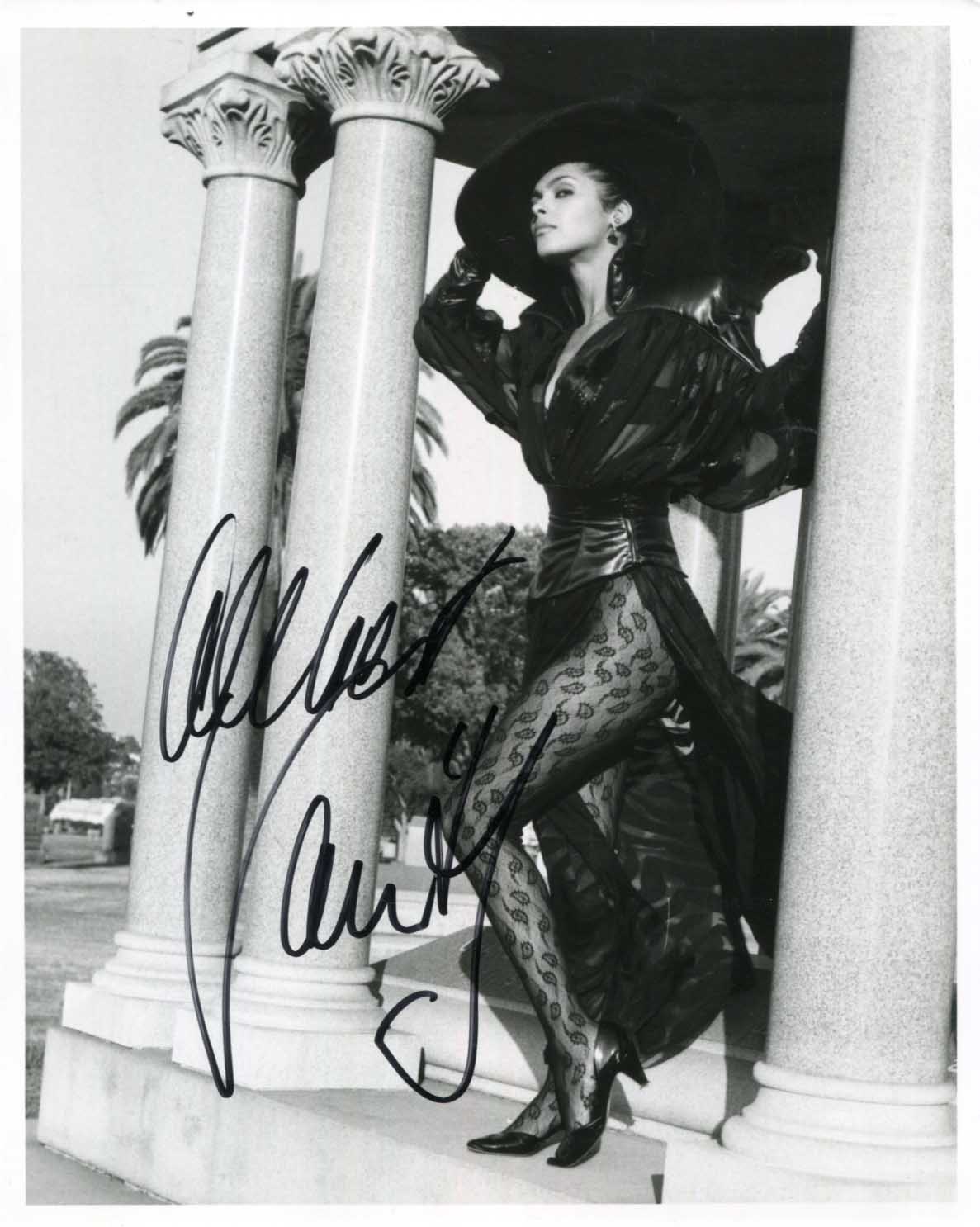 Denise Katherine `Vanity` Matthews Autograph Autogramm | ID 15464359854461