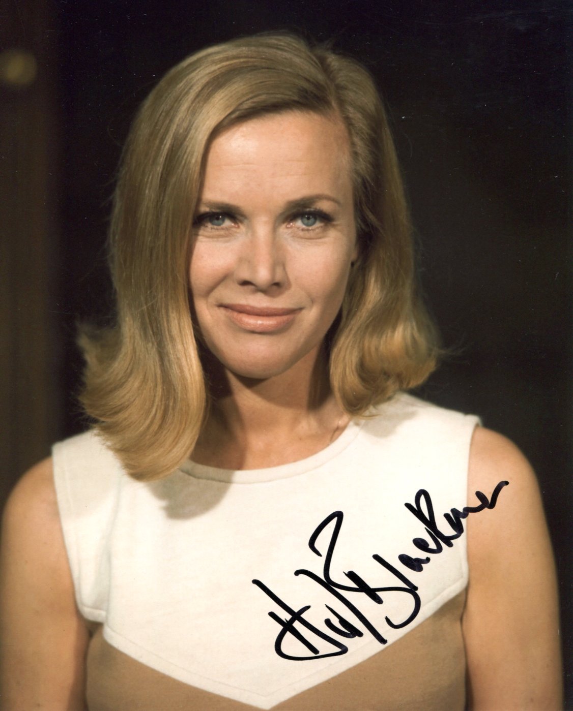 Honor Blackman Autograph Autogramm | ID 15836409921917