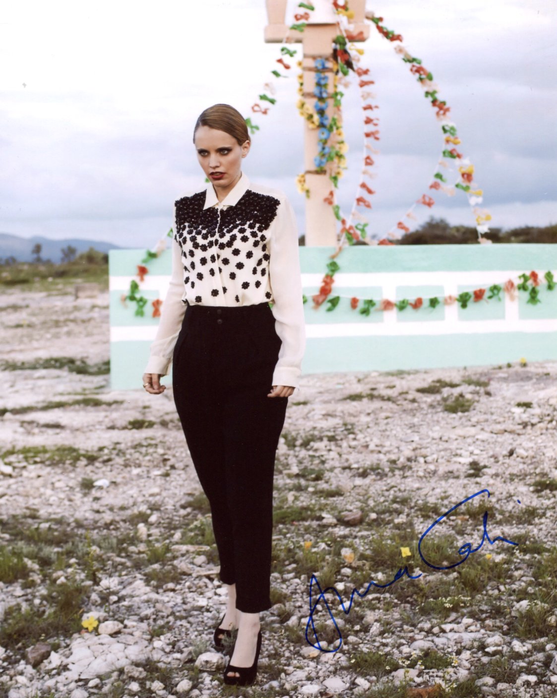 Anna Calvi Autograph