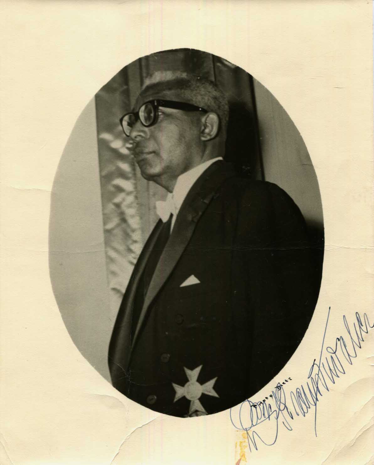 Francois `Papa Doc` Duvalier Autograph Autogramm | ID 15924070187389