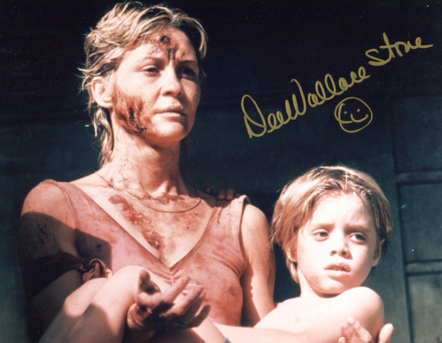 Dee Wallace Stone Autograph Autogramm | ID 15930929414525
