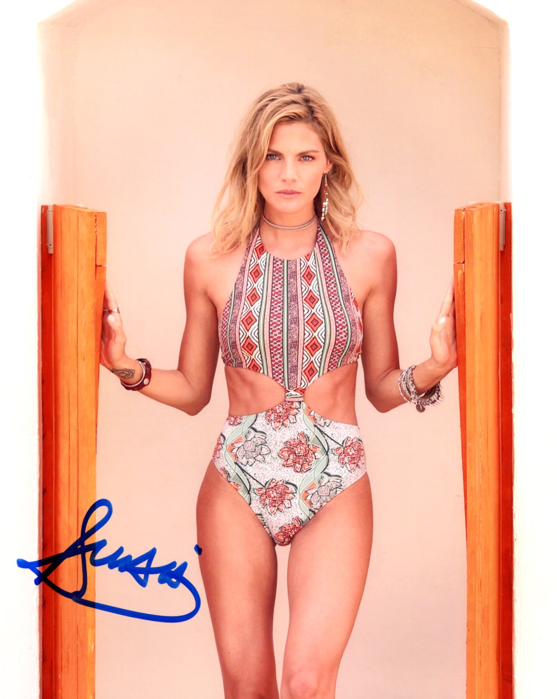 Amaia Salamanca Autograph Autogramm | ID 15949461684605
