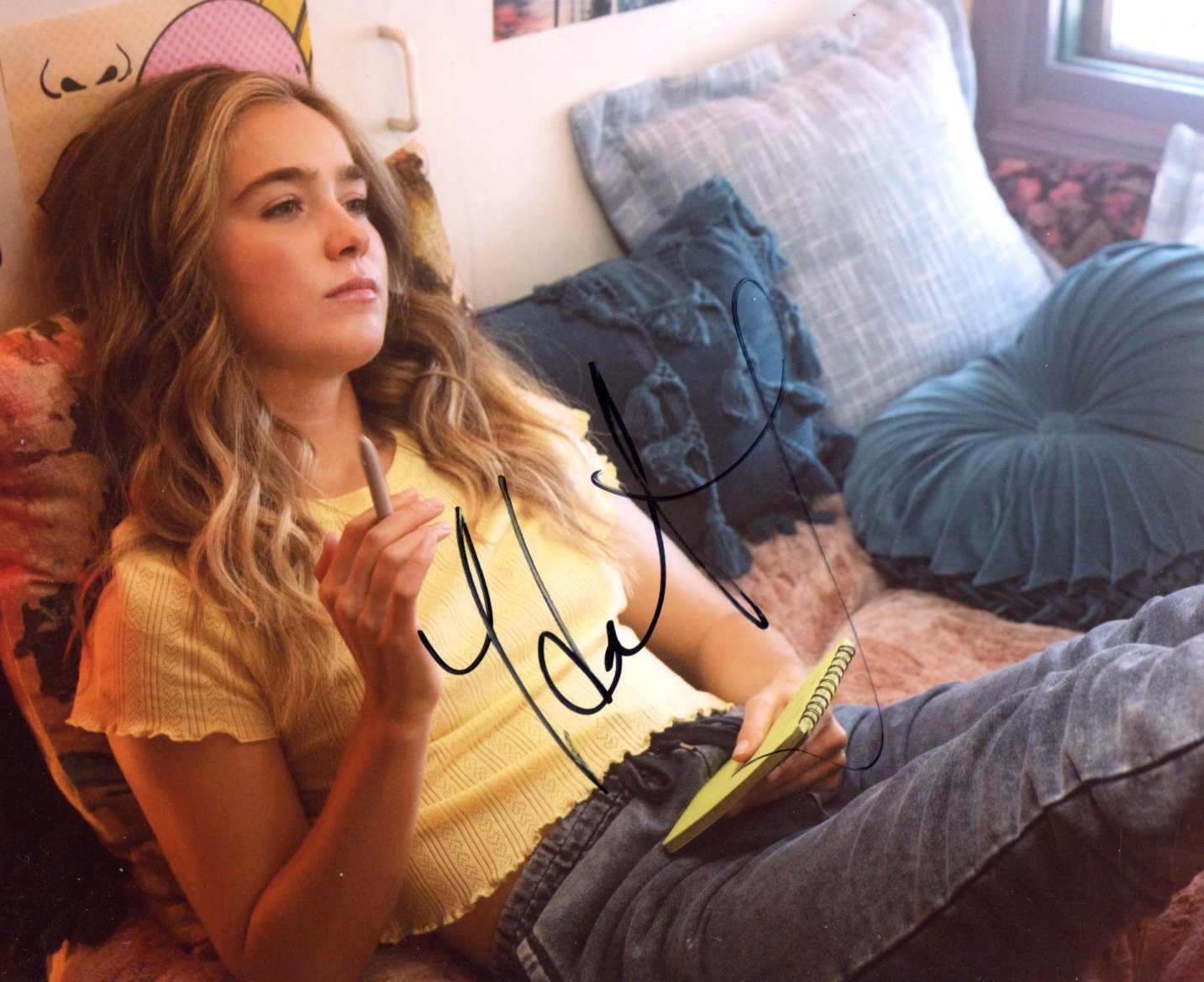 Haley Lu Richardson Autograph Autogramm | ID 15979433329021