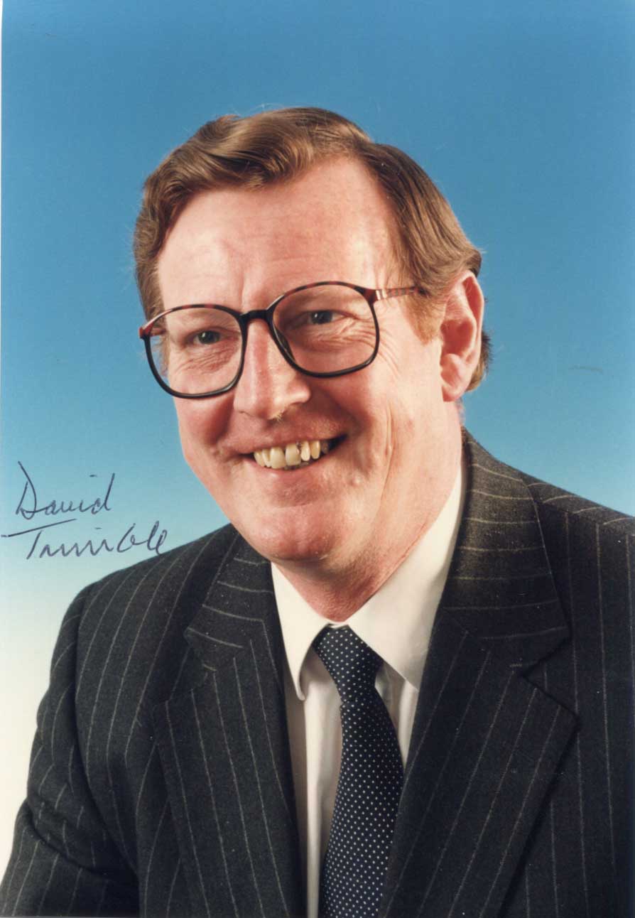 David Ribble Signature David Trimble Autograph | signed photographs
