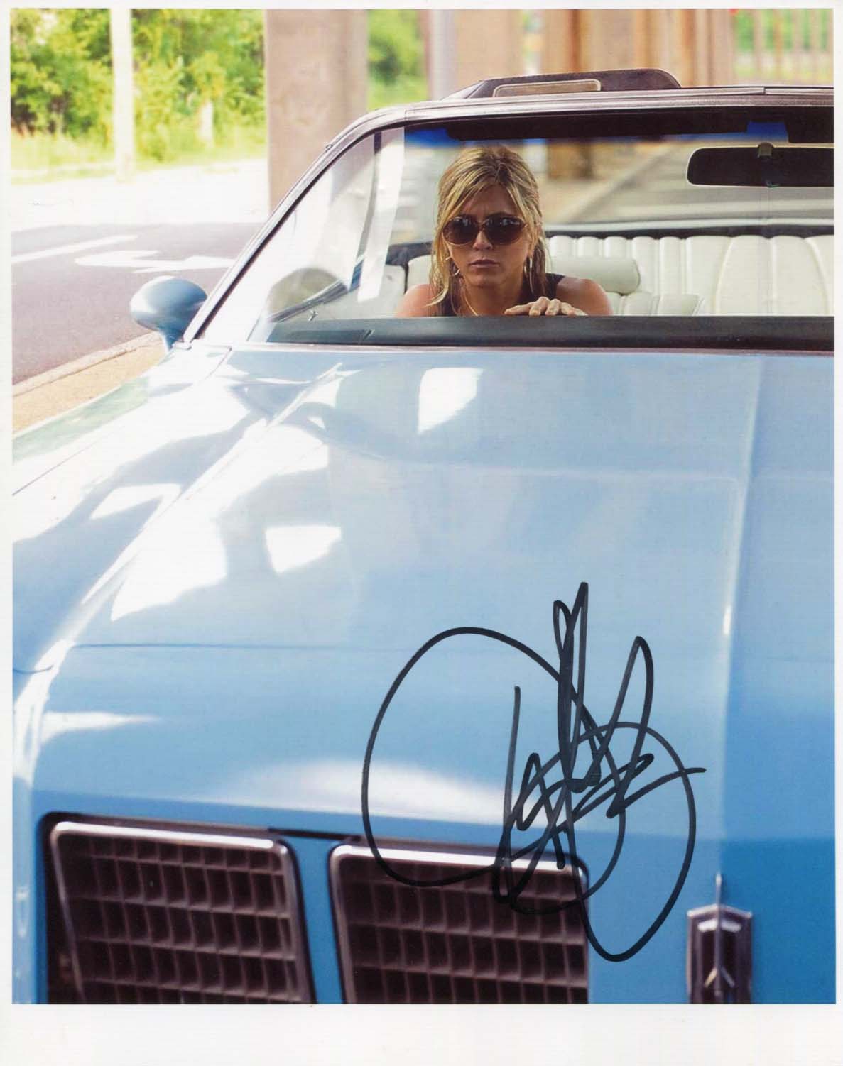 Jennifer Aniston Autograph | signed photographs