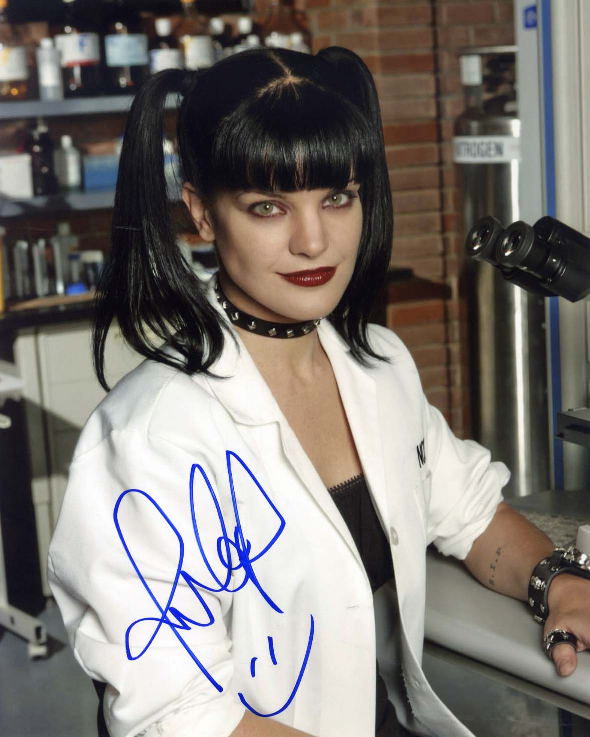 Pauley  Perrette Autograph Autogramm | ID 14602716742013