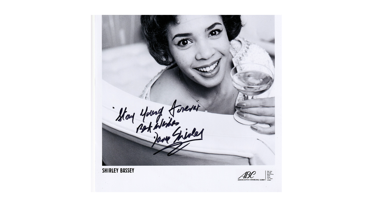 Shirley Bassey Autograph Autogramm | ID 16019039584637