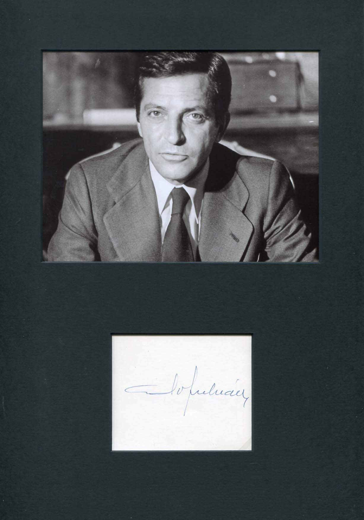 Suárez, Adolfo autograph