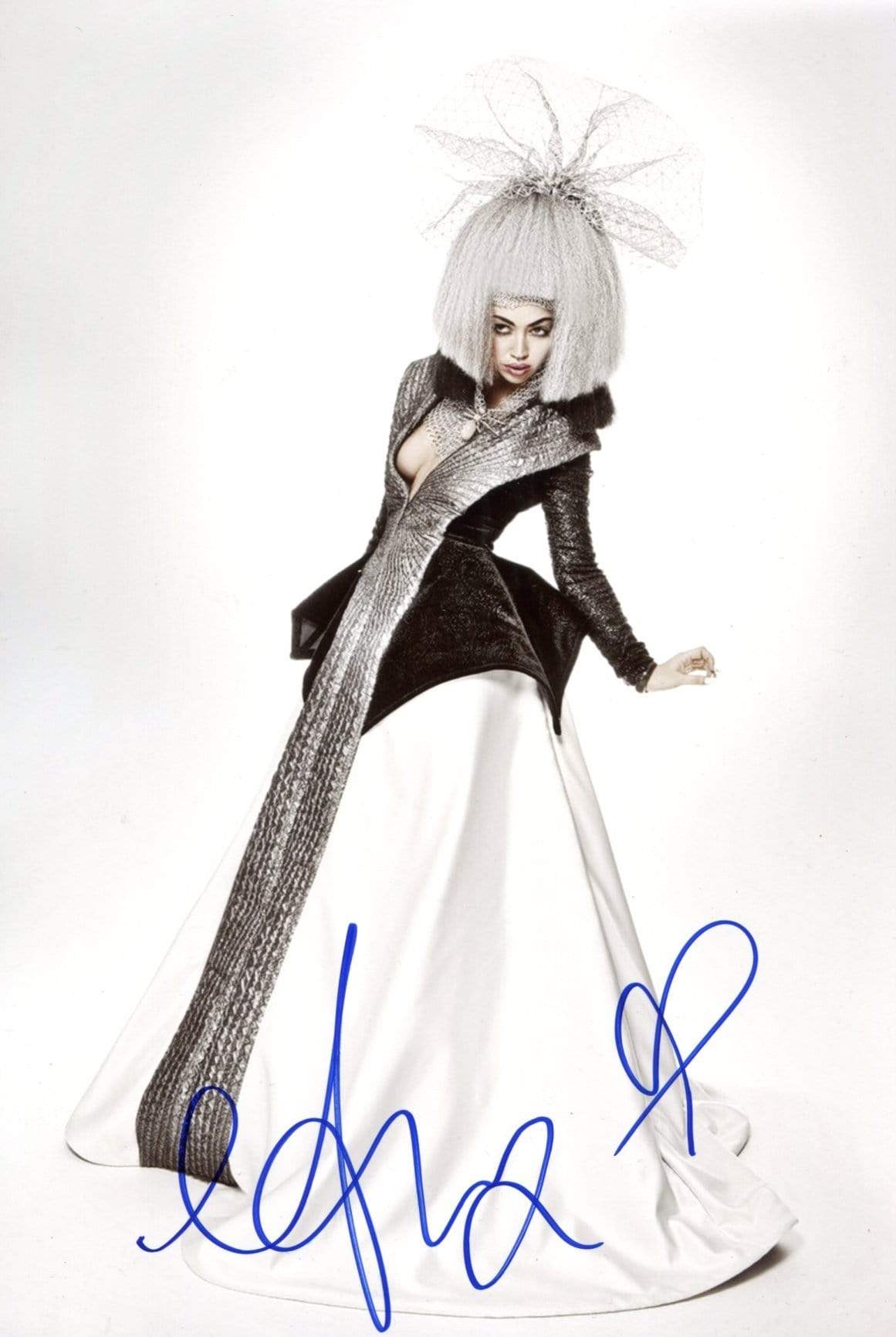 Aura Dione autograph