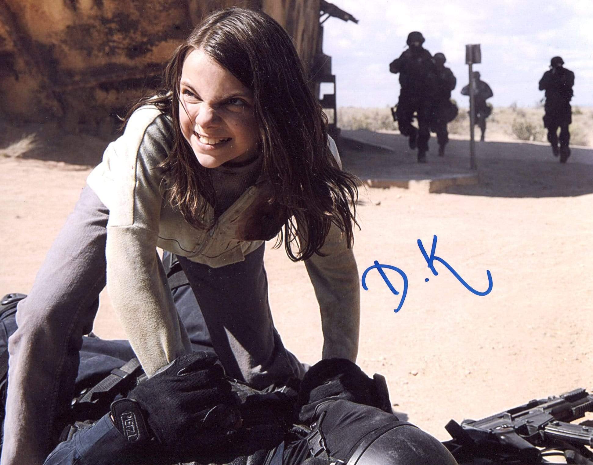 Dafne  Keen Autograph Autogramm | ID 7078013796501