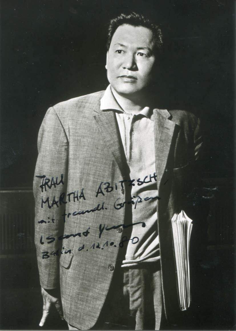 Yun, Isang autograph