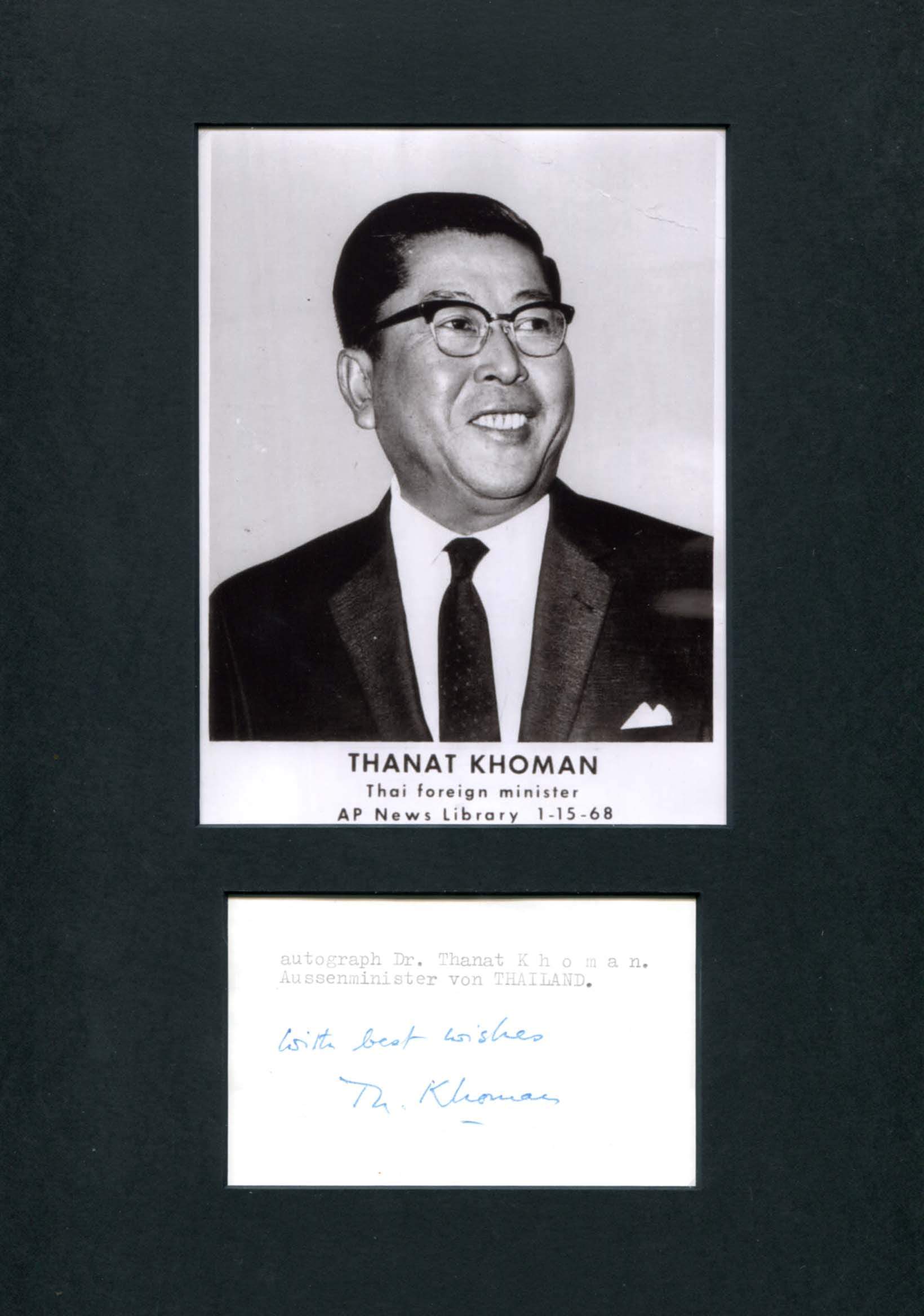 Khoman, Thanat autograph